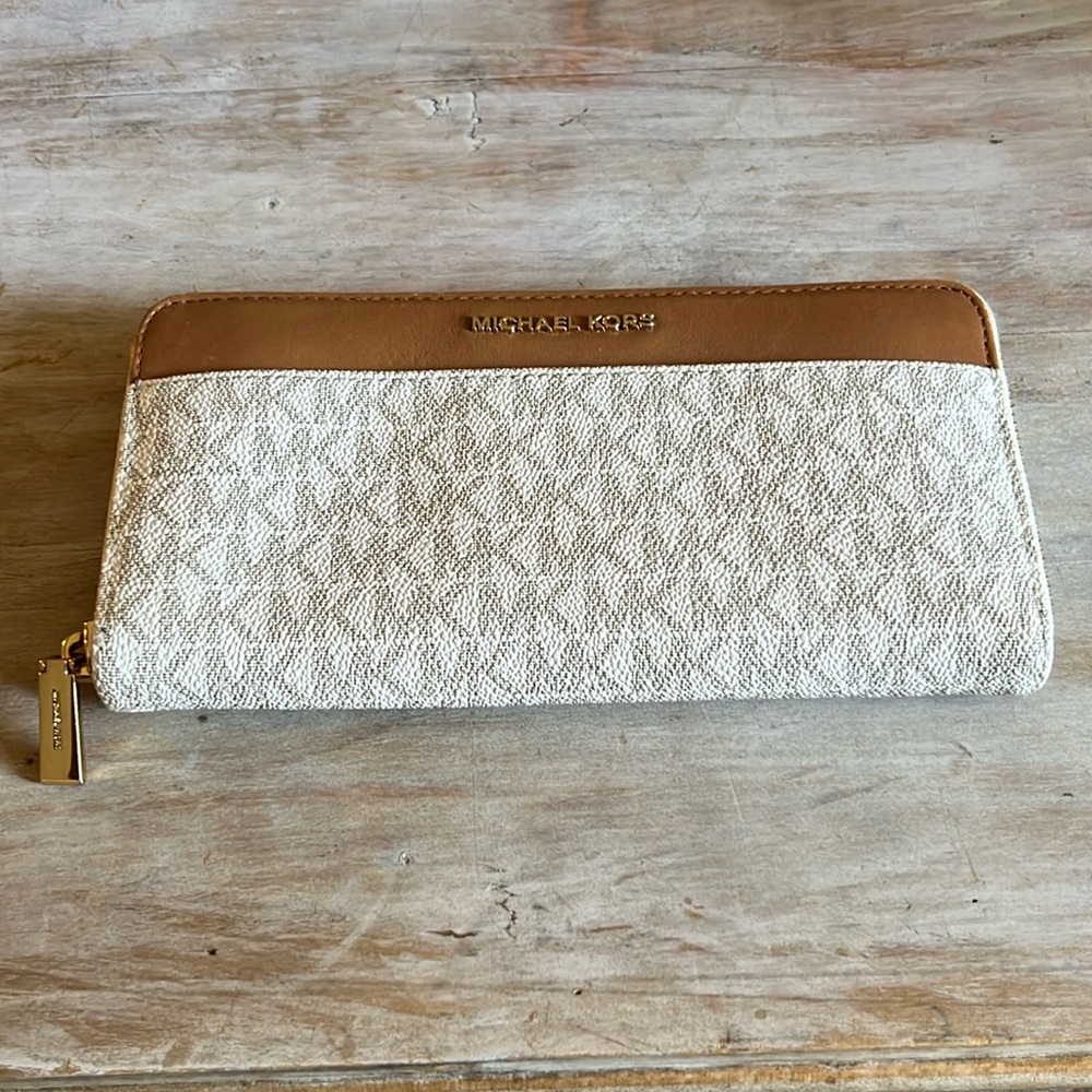 MK Zipper around wallet